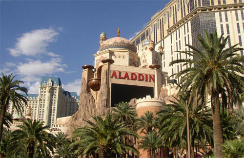 Aladdin et derrière : Paris - Las Vegas