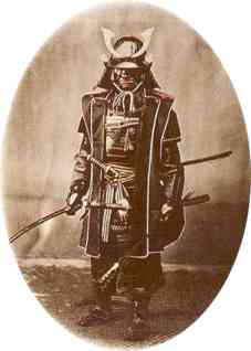 samouraï avec un katana, un wakisashi et un arc dans la main